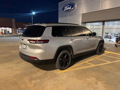 Used 2021 Jeep Grand Cherokee L Laredo AWD/4WD image 5