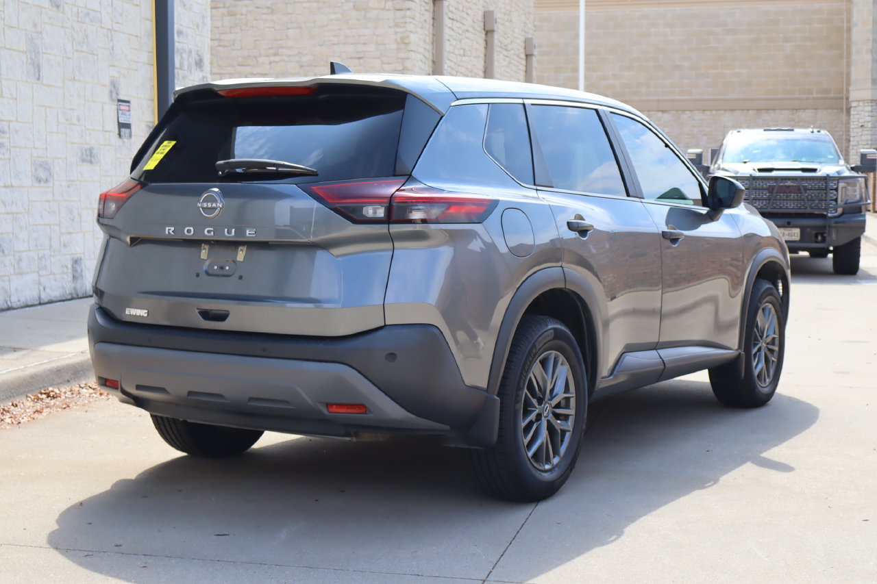 Used 2023 Nissan Rogue S FWD image 3