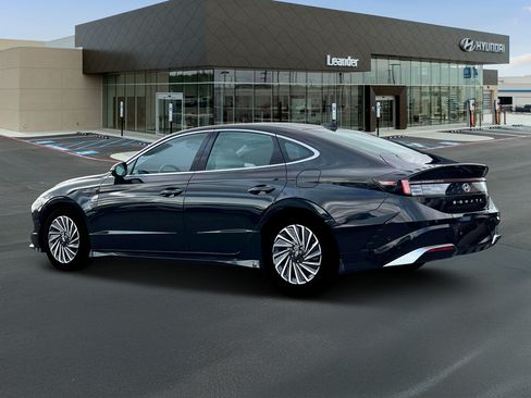 Used 2025 Hyundai Sonata Limited FWD image 4