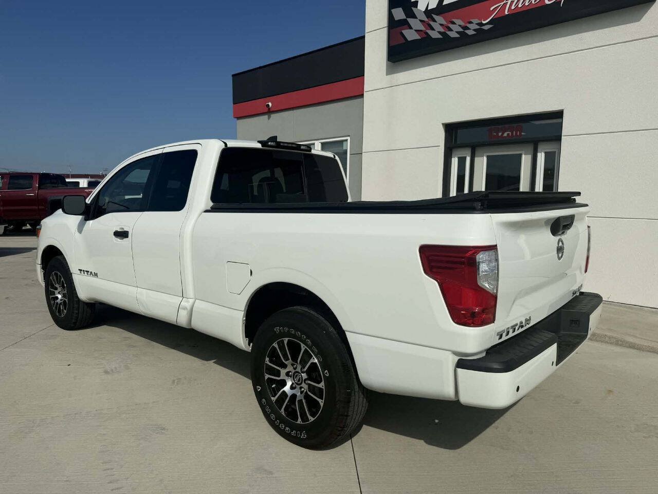 Used 2022 Nissan Titan SV AWD/4WD image 4