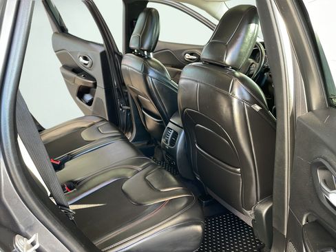 Used 2019 Jeep Cherokee Trailhawk w/ Comfort/Convenience Group AWD/4WD image 9