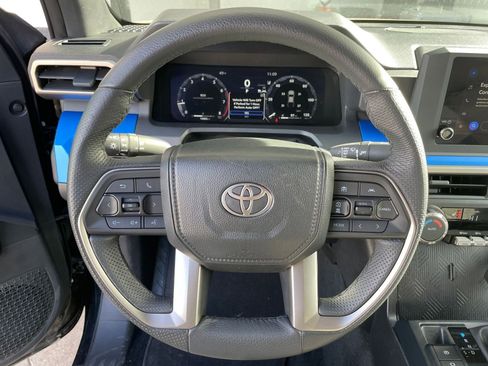 Used 2025 Toyota Tacoma SR image 27