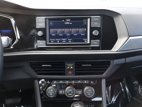 Certified 2023 Volkswagen Jetta SE image 21