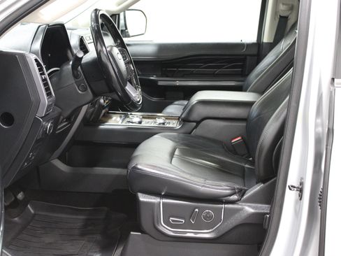 Used 2018 Ford Expedition Max Platinum AWD/4WD image 3