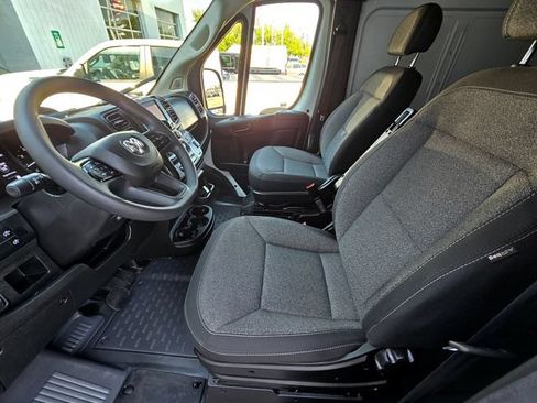 Used 2025 RAM ProMaster 2500 w/ Safety Group FWD image 17