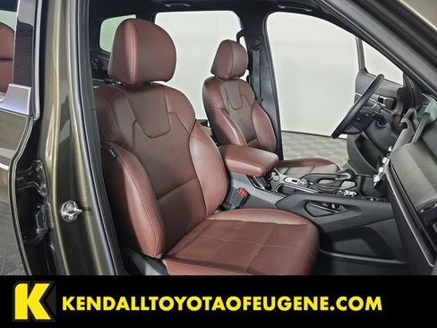 Used 2024 Kia Telluride EX w/ EX Captain's Chair Package AWD/4WD image 22