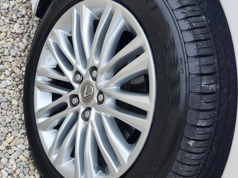 Used 2015 Lexus ES 350 w/ Luxury Package FWD image 4