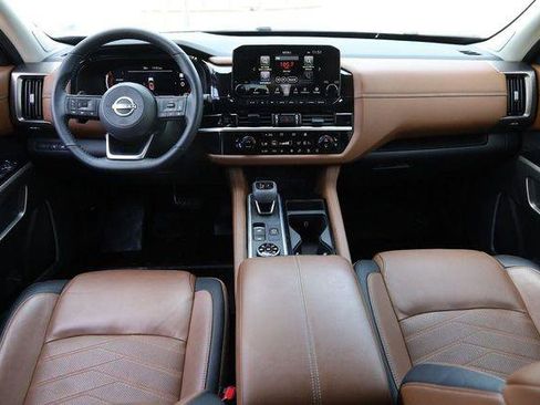Used 2025 Nissan Pathfinder Platinum AWD/4WD image 24