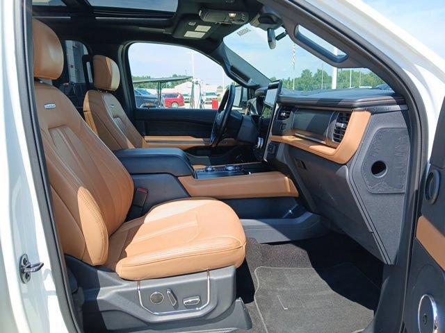 Used 2023 Ford Expedition Platinum AWD/4WD image 32