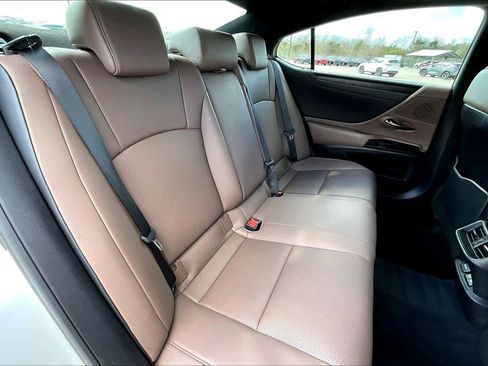 Used 2024 Lexus ES 300h w/ Premium Package image 20