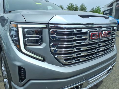 Used 2024 GMC Sierra 1500 Denali w/ Denali Reserve Package AWD/4WD image 10