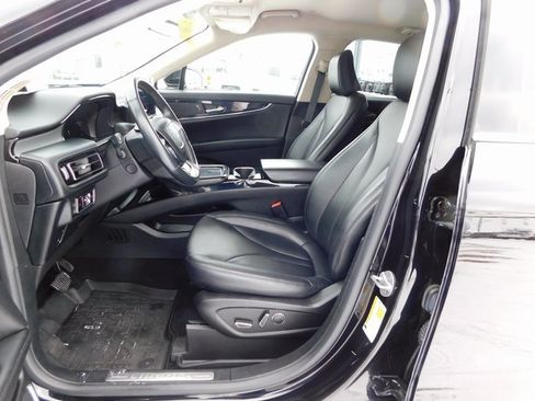 Used 2023 Lincoln Nautilus AWD w/ Premium Package image 12