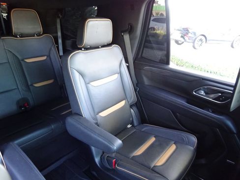 Used 2021 GMC Yukon AT4 w/ AT4 Premium Plus Package AWD/4WD image 17