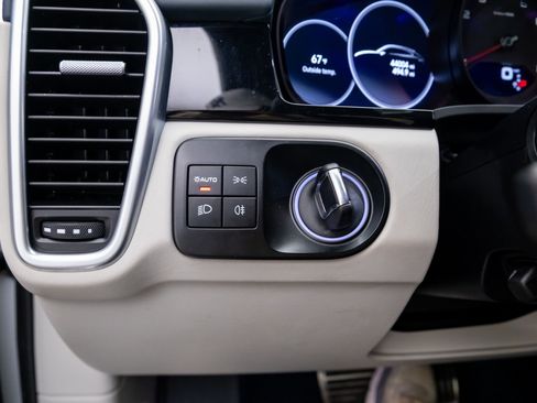 Certified 2023 Porsche Cayenne S image 20