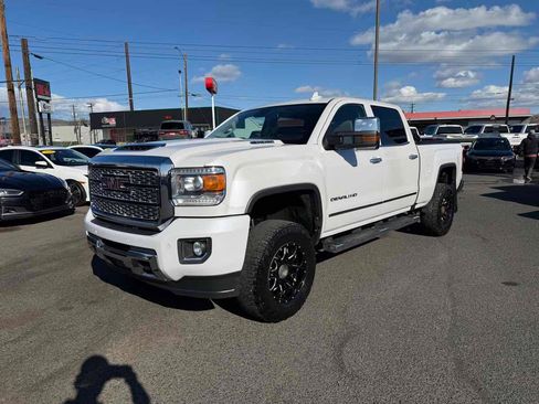 Used 2019 GMC Sierra 2500 Denali AWD/4WD image 3