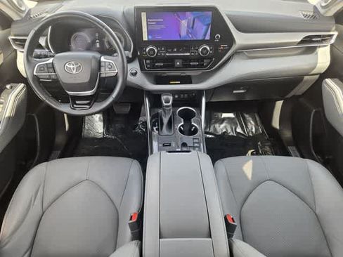 Used 2023 Toyota Highlander Limited AWD/4WD image 10