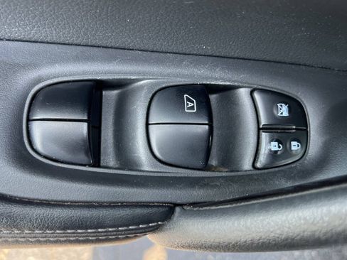 Used 2018 Nissan Rogue SV w/ Premium Package AWD/4WD image 20