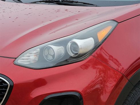 Used 2021 Kia Sportage LX image 3