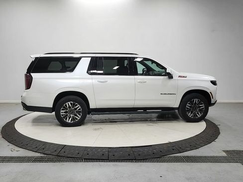 Used 2025 Chevrolet Suburban Z71 AWD/4WD image 9