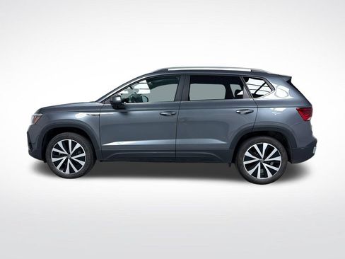 Used 2022 Volkswagen Taos SE w/ Panoramic Sunroof Package AWD/4WD image 11