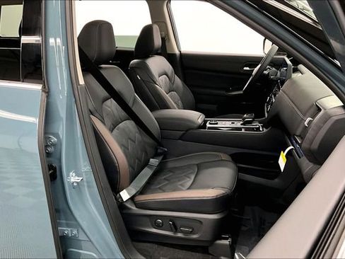 New 2026 Nissan Pathfinder Platinum image 40