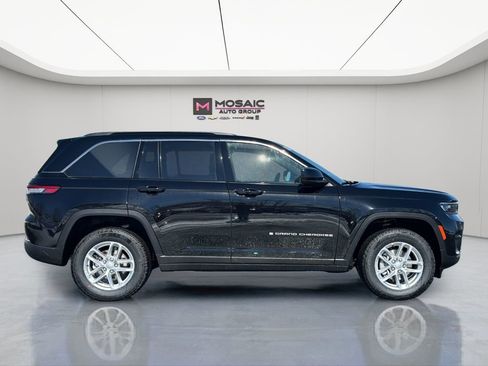 New 2026 Jeep Grand Cherokee Laredo image 2
