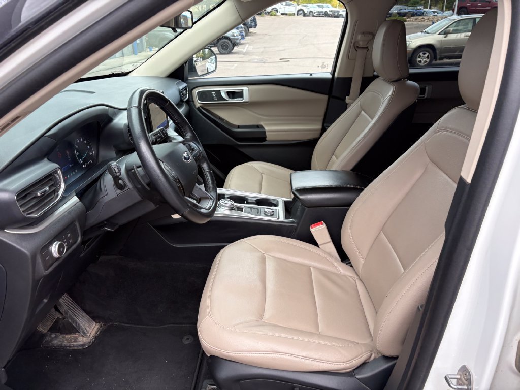 Used 2020 Ford Explorer XLT w/ Equipment Group 202A AWD/4WD image 18