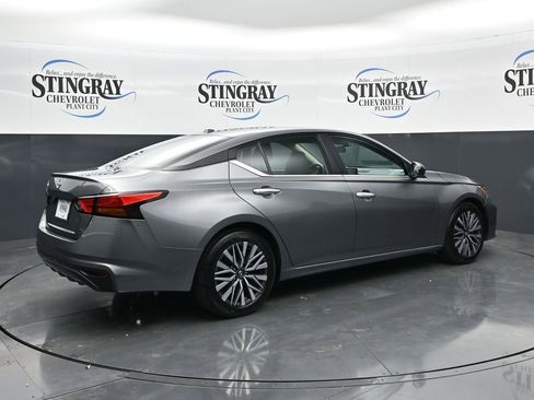 Used 2025 Nissan Altima 2.5 SV FWD image 7