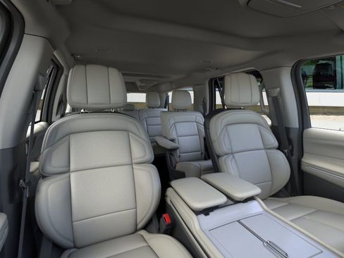 New 2026 Lincoln Navigator L Premier AWD/4WD image 10