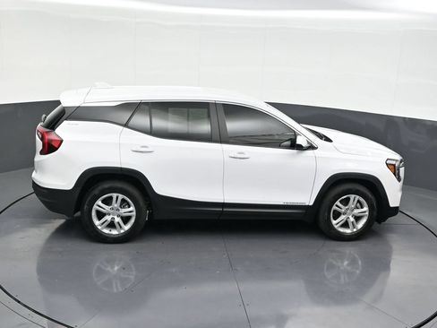 Used 2024 GMC Terrain SLE FWD image 18