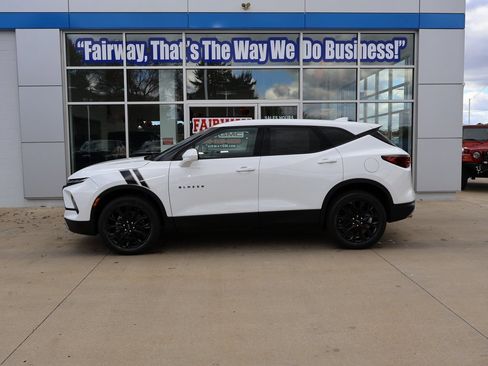 New 2025 Chevrolet Blazer LT w/ LPO, Black Sport Package image 7