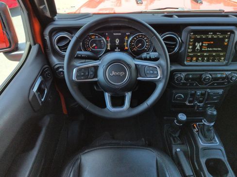 Used 2023 Jeep Wrangler Unlimited Sahara AWD/4WD image 16
