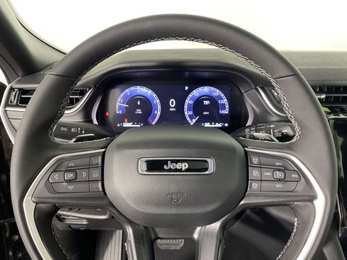 New 2025 Jeep Grand Cherokee L Altitude image 18