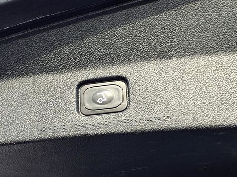 Used 2018 Ford Explorer XLT w/ Equipment Group 202A image 22