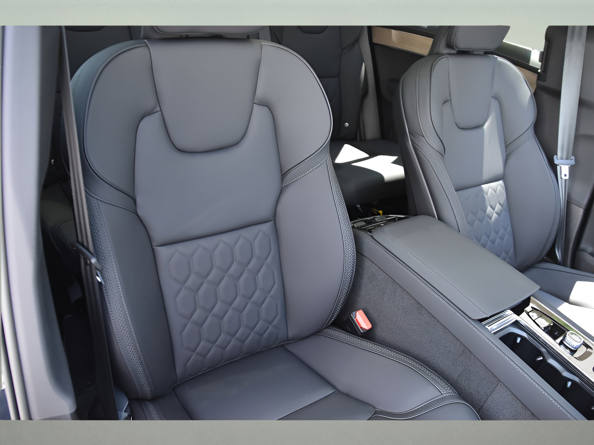 Used 2025 Volvo XC90 B5 Core w/ Protection Package Premier AWD/4WD image 32