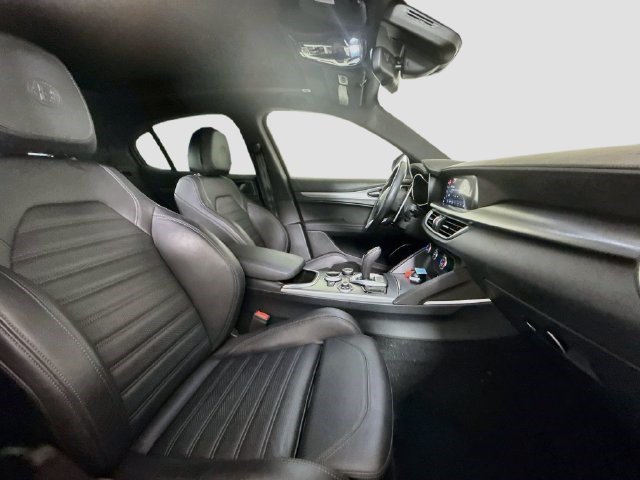 Used 2023 Alfa Romeo Stelvio Veloce AWD/4WD image 28