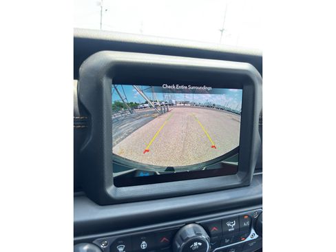 Used 2022 Jeep Wrangler Unlimited Sahara AWD/4WD image 5