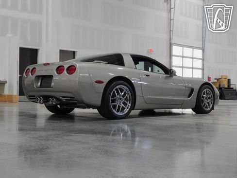Used 1999 Chevrolet Corvette Coupe w/ Memory Pkg RWD image 26