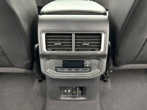 Used 2024 Volkswagen Atlas SE image 20