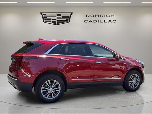 Used 2022 Cadillac XT5 Premium Luxury w/ Technology Package AWD/4WD image 4