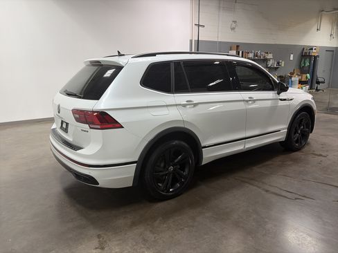 Certified 2024 Volkswagen Tiguan SE R-Line AWD/4WD image 3