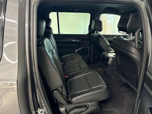 Used 2024 Jeep Wagoneer L Series III w/ Flexible Seating Group AWD/4WD image 35