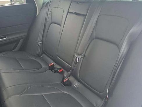 Used 2017 Jaguar XF Premium image 7