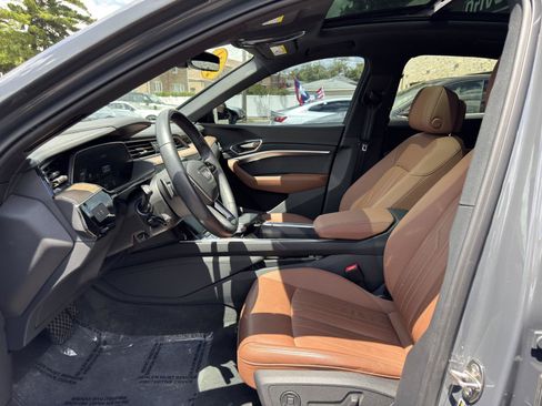 Used 2024 Audi Q8 e-tron Premium AWD/4WD image 22
