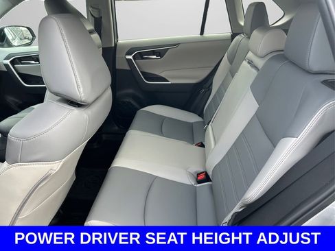 Used 2023 Toyota RAV4 XLE Premium image 10