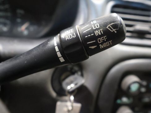 Used 2004 Oldsmobile Alero GLS w/ Sun And Sound Package image 32