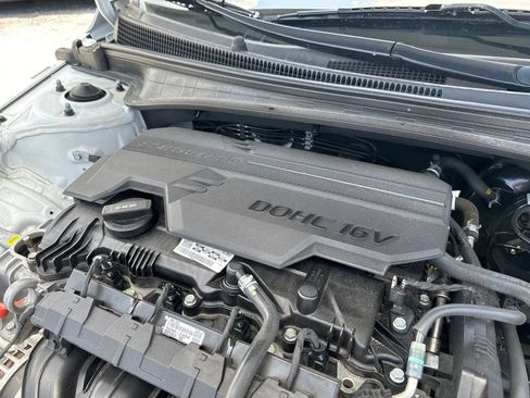 Used 2021 Hyundai Elantra Limited FWD image 9