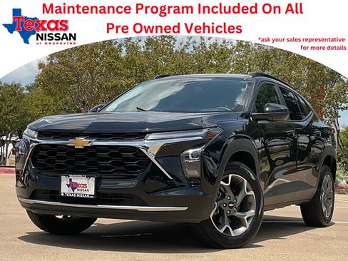 Used 2025 Chevrolet Trax LT FWD image 1