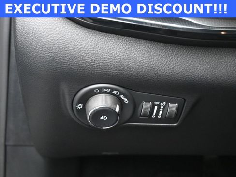 New 2025 Jeep Compass Latitude w/ Sun & Sound Group image 20