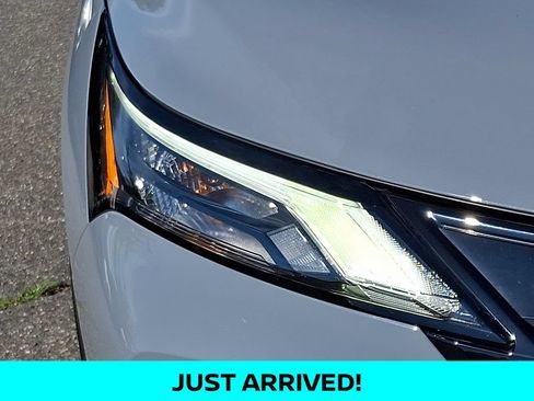 Used 2025 Nissan Rogue SV AWD/4WD image 9